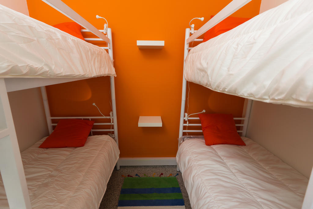 Turismo Do Seculo Hotell Estoril Rom bilde A typical room at the hostel