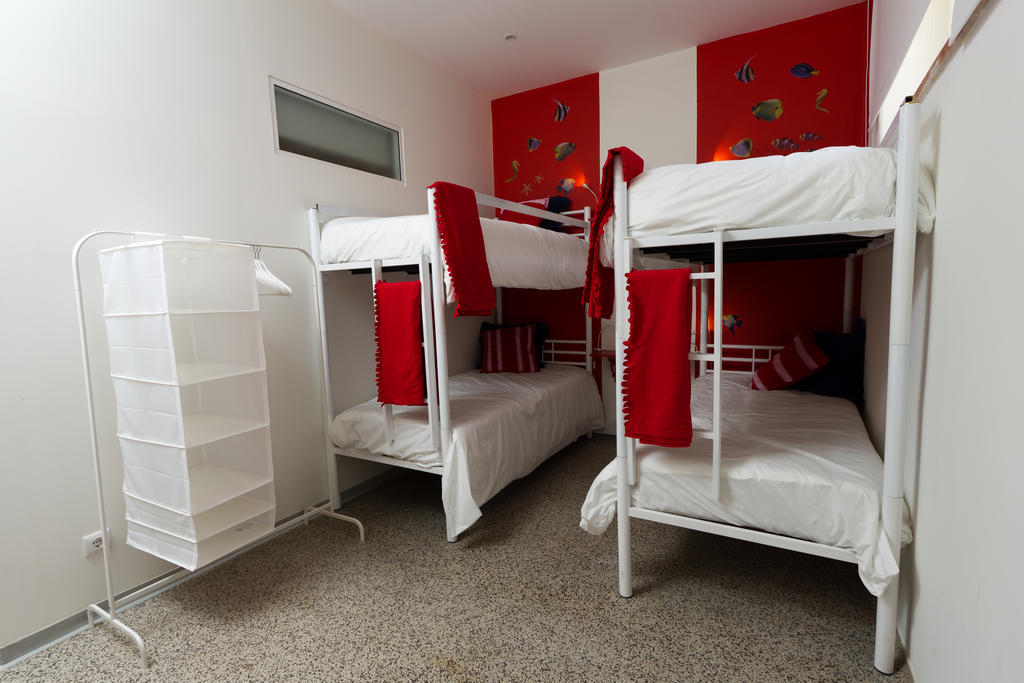 Turismo Do Seculo Hotell Estoril Rom bilde Hostel room in Madrid, Spain